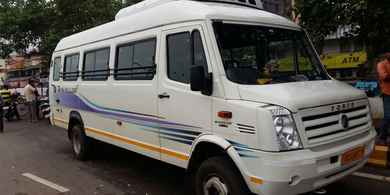 30 seater tempo traveller price